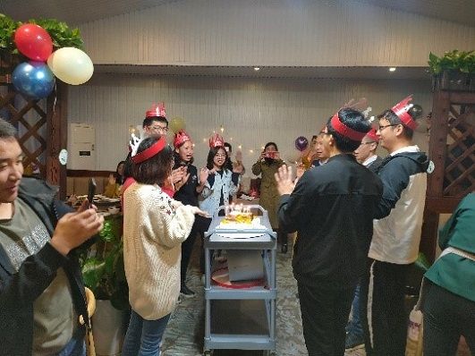 “與國同慶，逐夢朝陽” ——生物技術(shù)研究院員工生日會